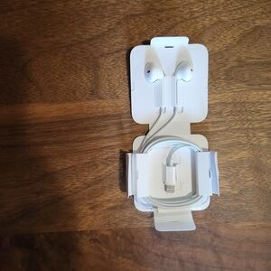 White Wired Earbuds with Apple Lightning Connector
